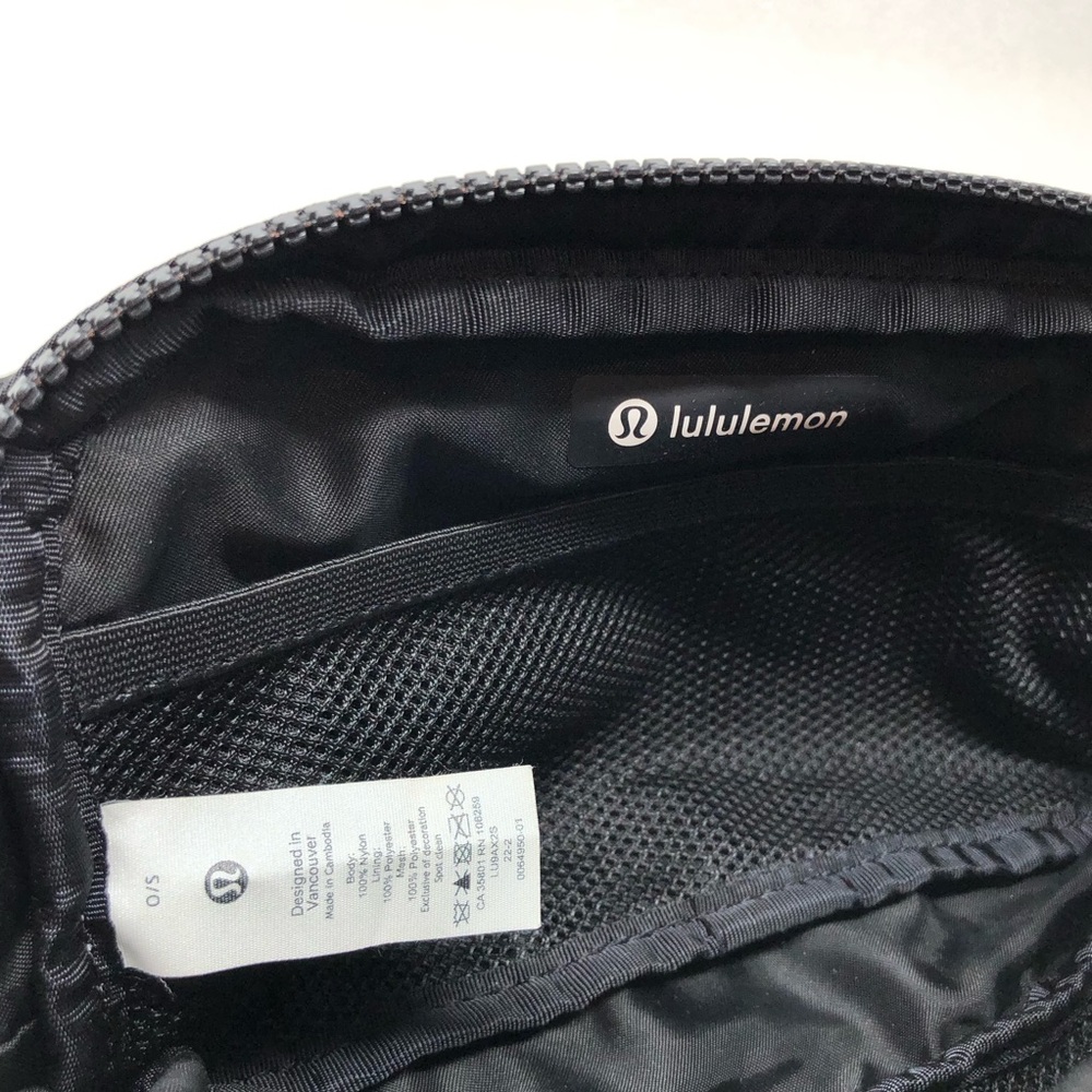 Lululemon Everywhere Belt Bag In Black - Picture 10 of 15
